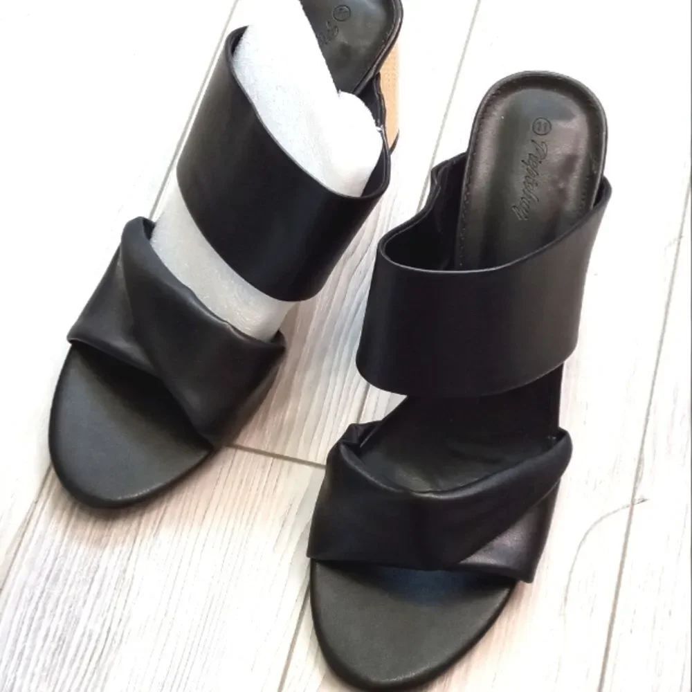 (10-3939) Piepiebuy Sandals Sz 11